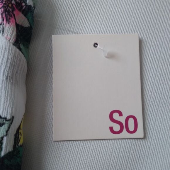 SO Juniors Ivory White Shoulder Tie Lemon Print Sleeveless Crop Top Size Medium - Picture 7 of 14